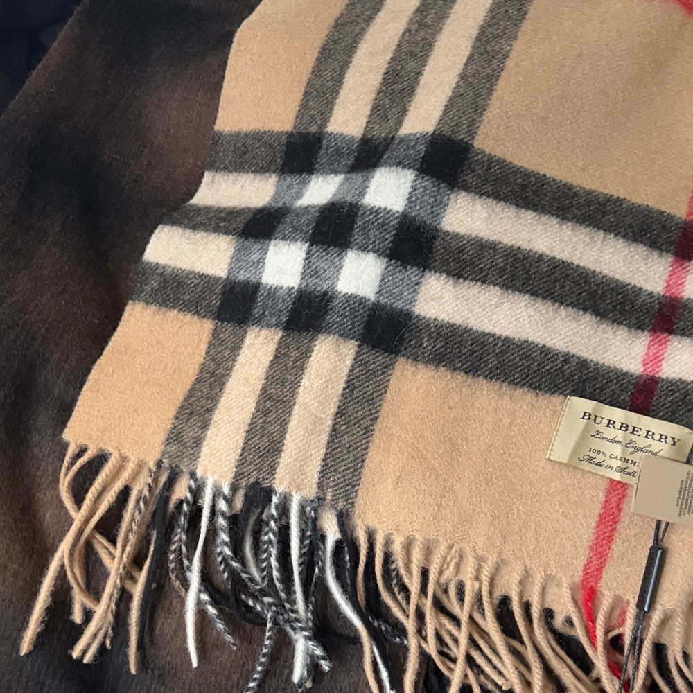 Burberry Beige Checkered Scarf - Picture 5 of 6